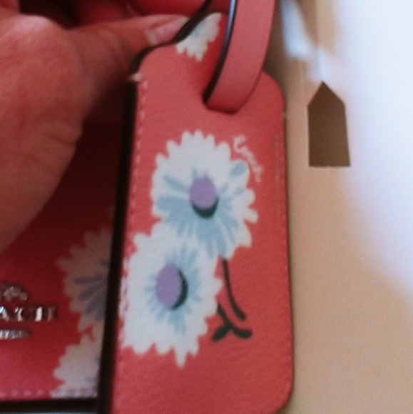 Coach Daisy passport bilfold & Luggage tag set NWT - Picture 8 of 12